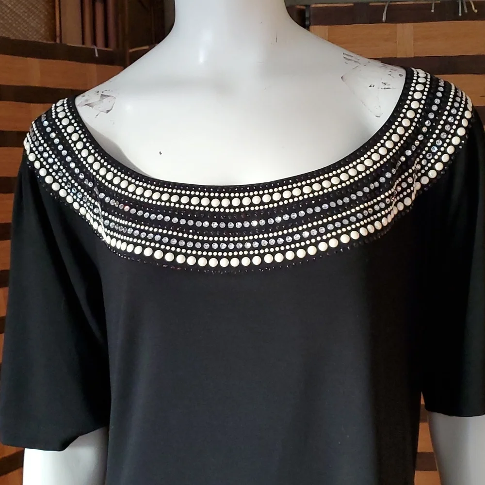EUC!! St John Diamonds & Pearls SOFT top